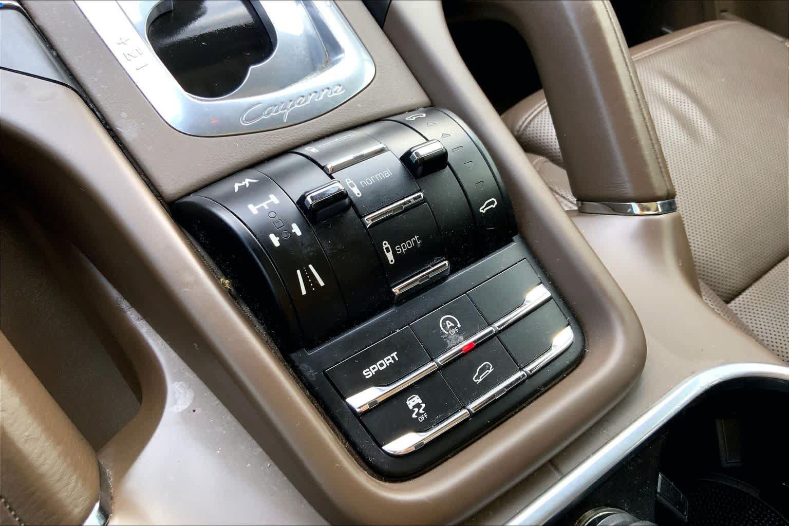 Used 2013 Porsche Cayenne Turbo AWD/4WD image 32