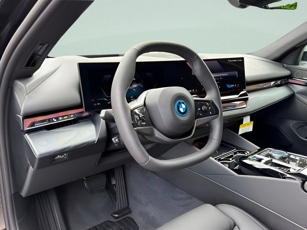 New 2027 BMW i5 eDrive40 w/ Premium Package RWD image 9