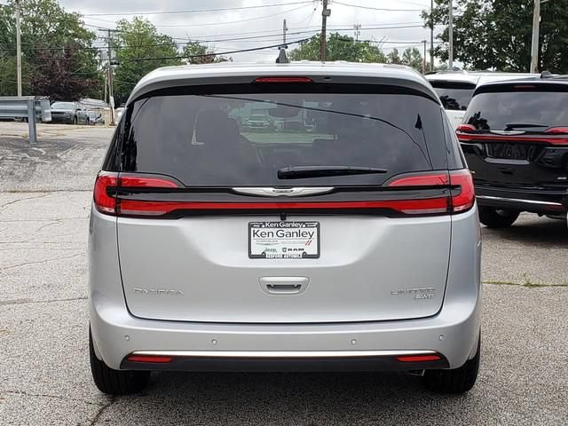 New 2026 Chrysler Pacifica Limited AWD/4WD image 4