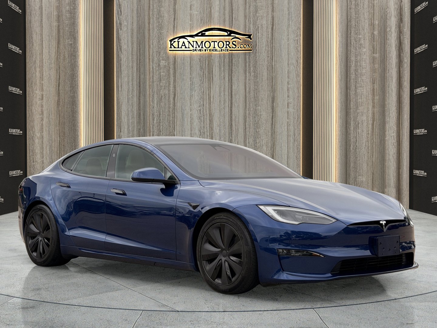 Used 2025 Tesla Model S image 1