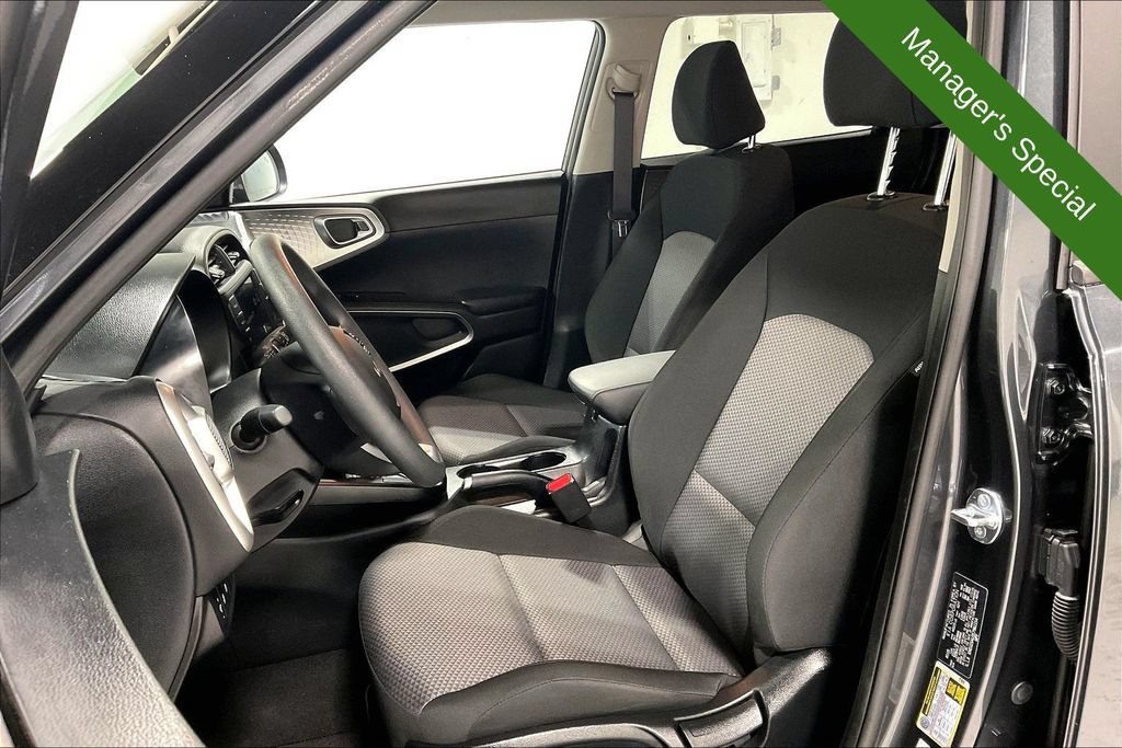 Used 2025 Kia Soul LX w/ LX Technology Package FWD image 30