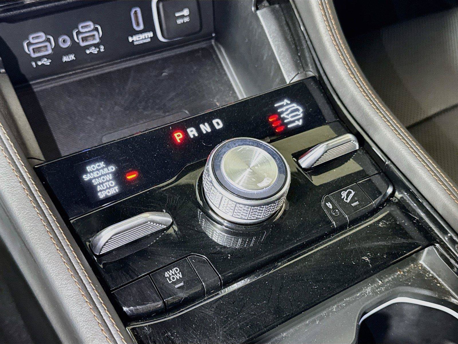 Used 2025 Jeep Grand Cherokee L Summit AWD/4WD image 15