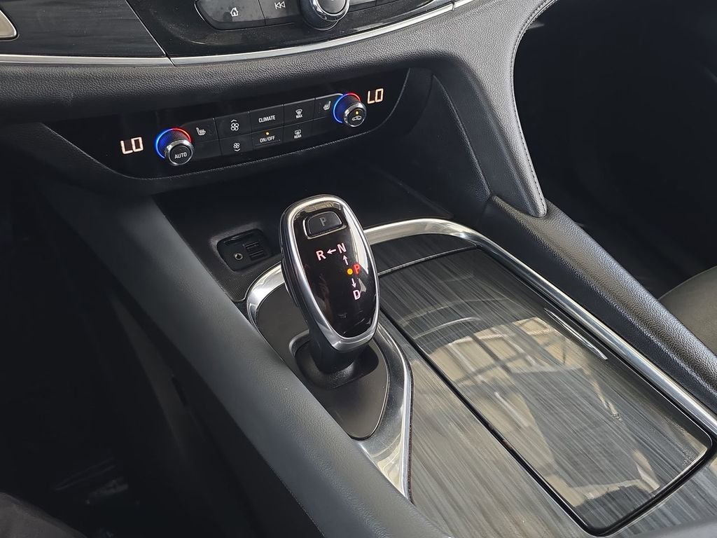 Used 2020 Buick Enclave Essence FWD image 16