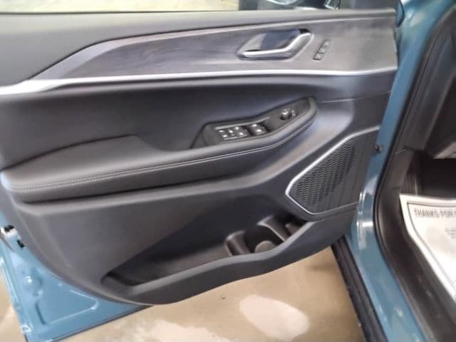 New 2026 Jeep Grand Cherokee L Limited AWD/4WD image 7