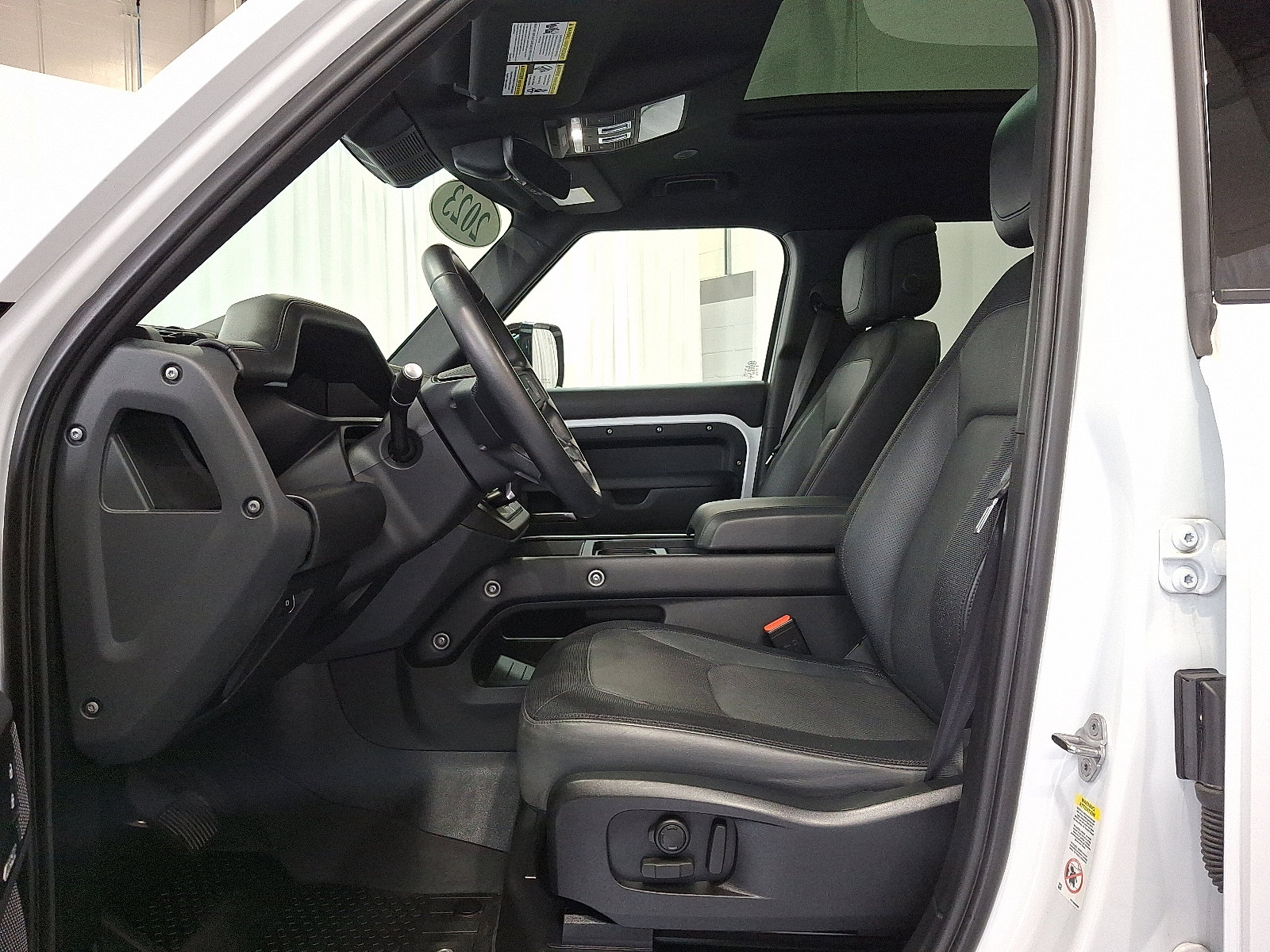 Certified 2023 Land Rover Defender 110 X-Dynamic SE image 13