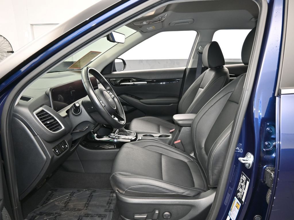 Used 2024 Kia Seltos EX image 11