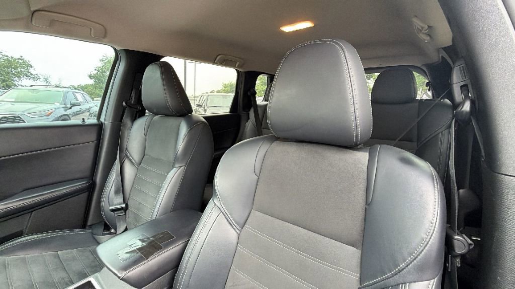 Used 2024 Mitsubishi Outlander SE FWD image 21