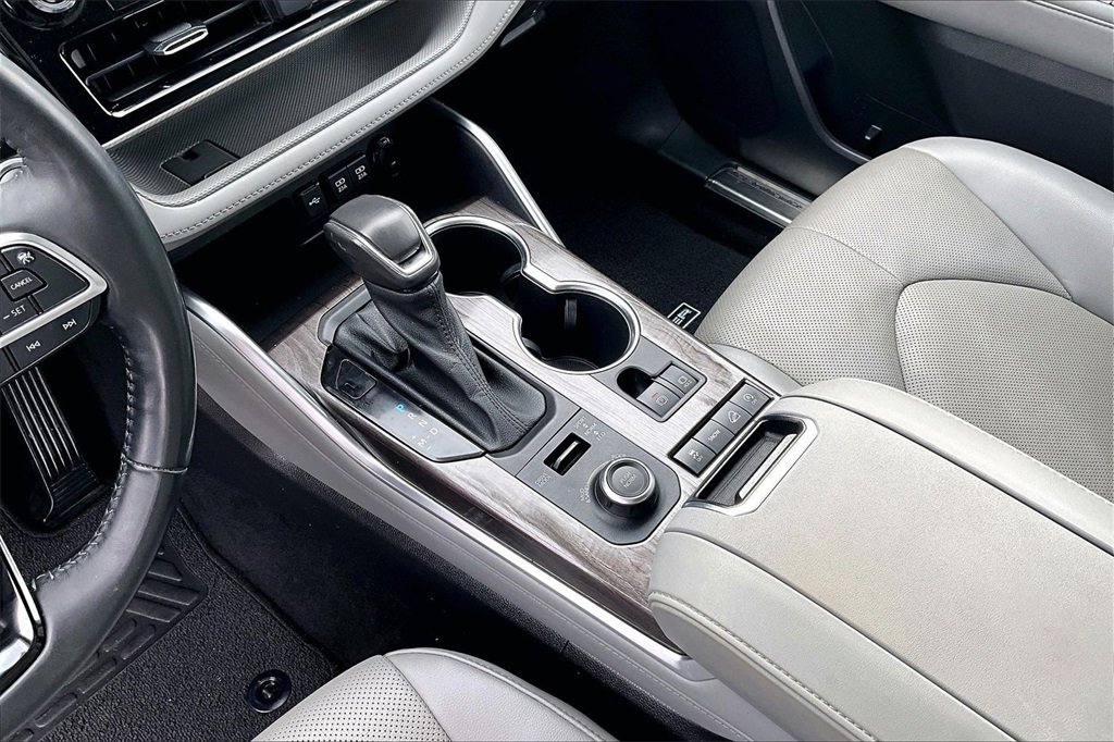 Used 2021 Toyota Highlander Platinum image 15