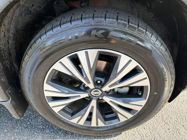 Used 2021 Nissan Rogue SV w/ Premium Package image 12