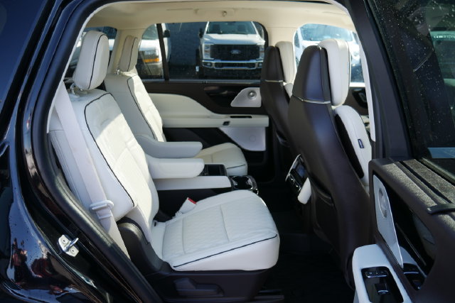 Used 2023 Lincoln Aviator Black Label w/ Dynamic Handling Package AWD/4WD image 28