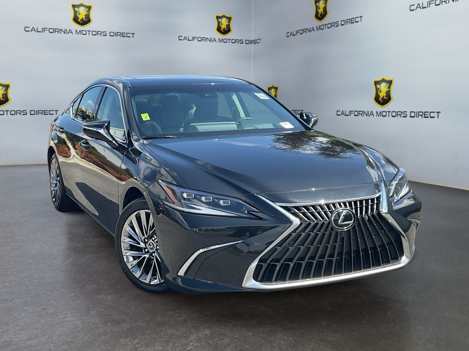 Used 2024 Lexus ES 300h w/ Accessory Package (Z2) FWD image 3