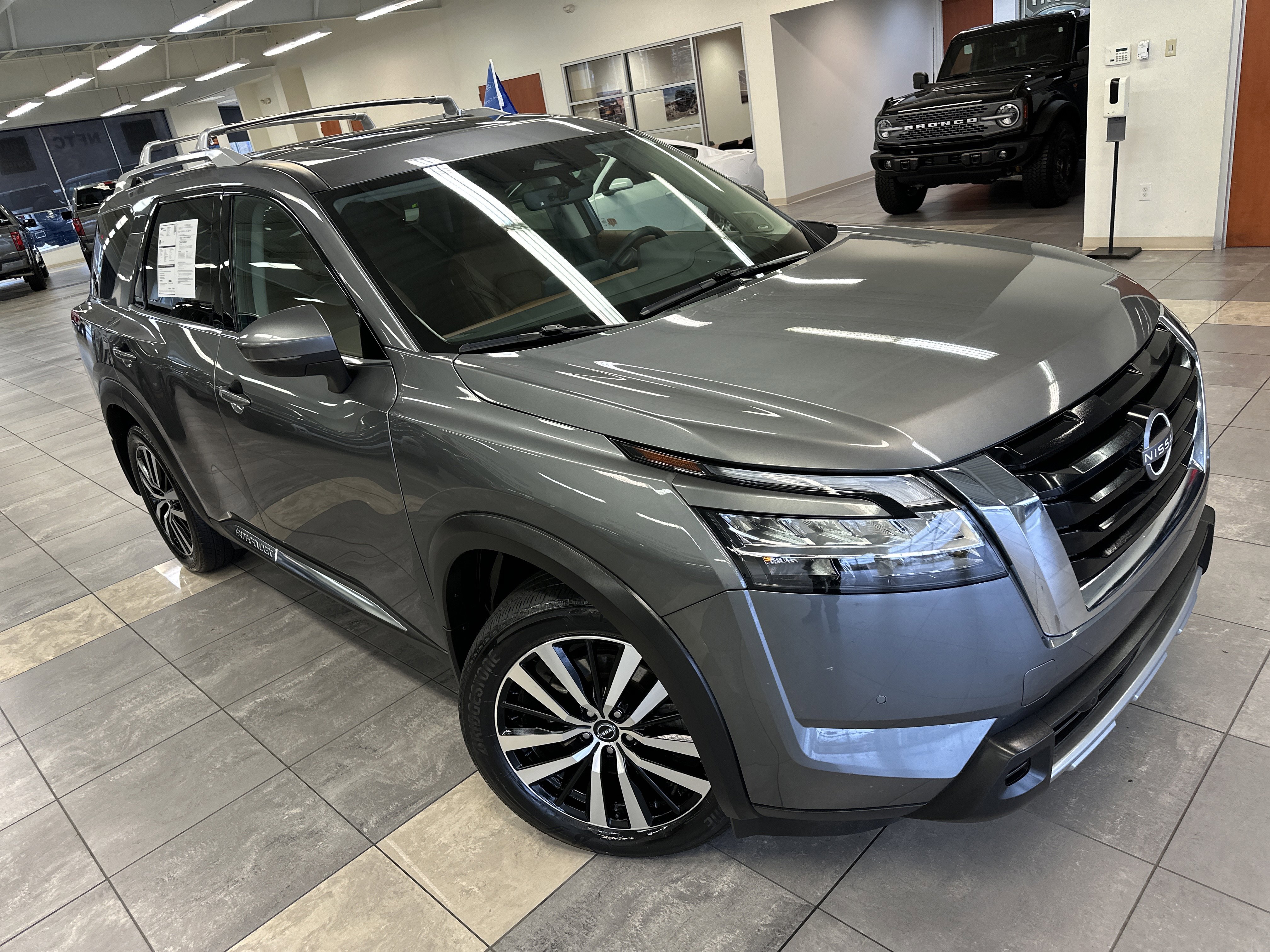 Used 2023 Nissan Pathfinder Platinum image 12