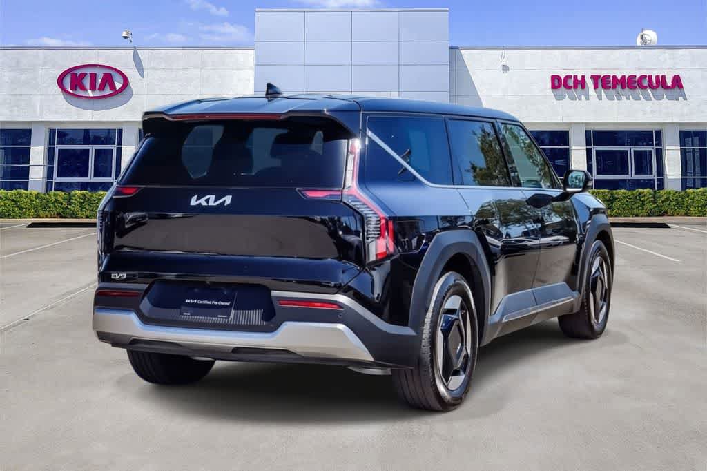 Certified 2024 Kia EV9 Light Long Range RWD image 4