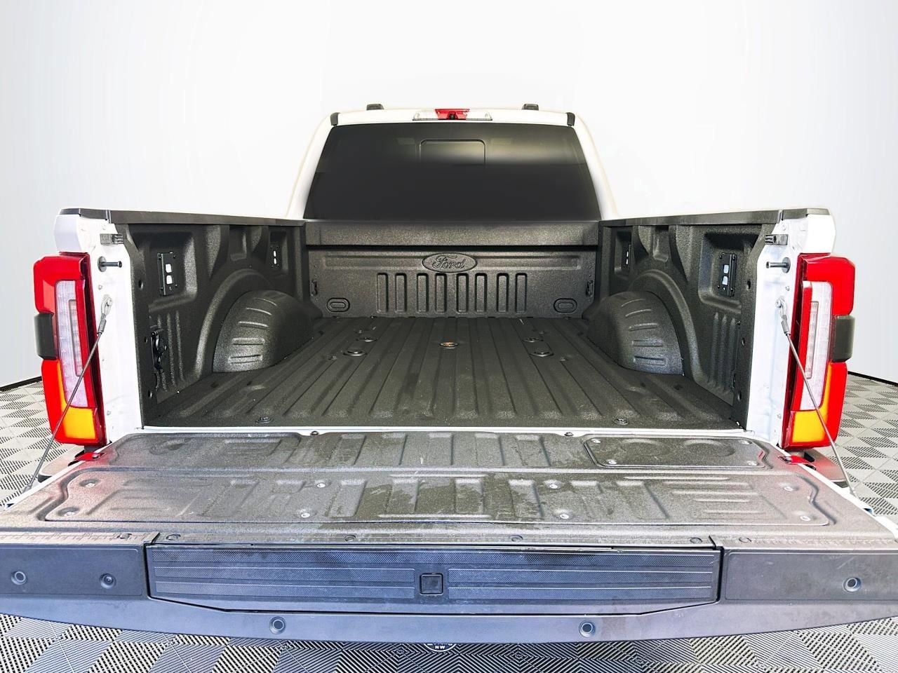 Used 2024 Ford F350 Platinum AWD/4WD image 19