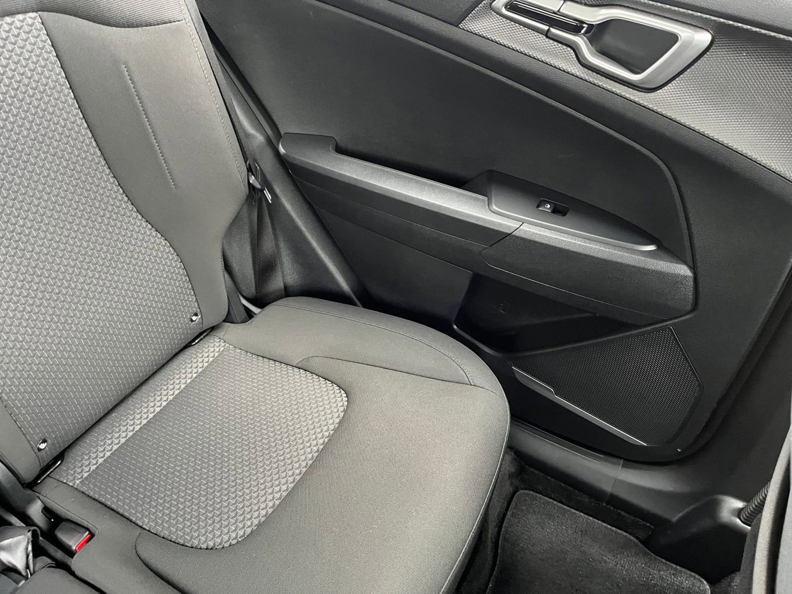 Used 2025 Kia Sportage LX image 37