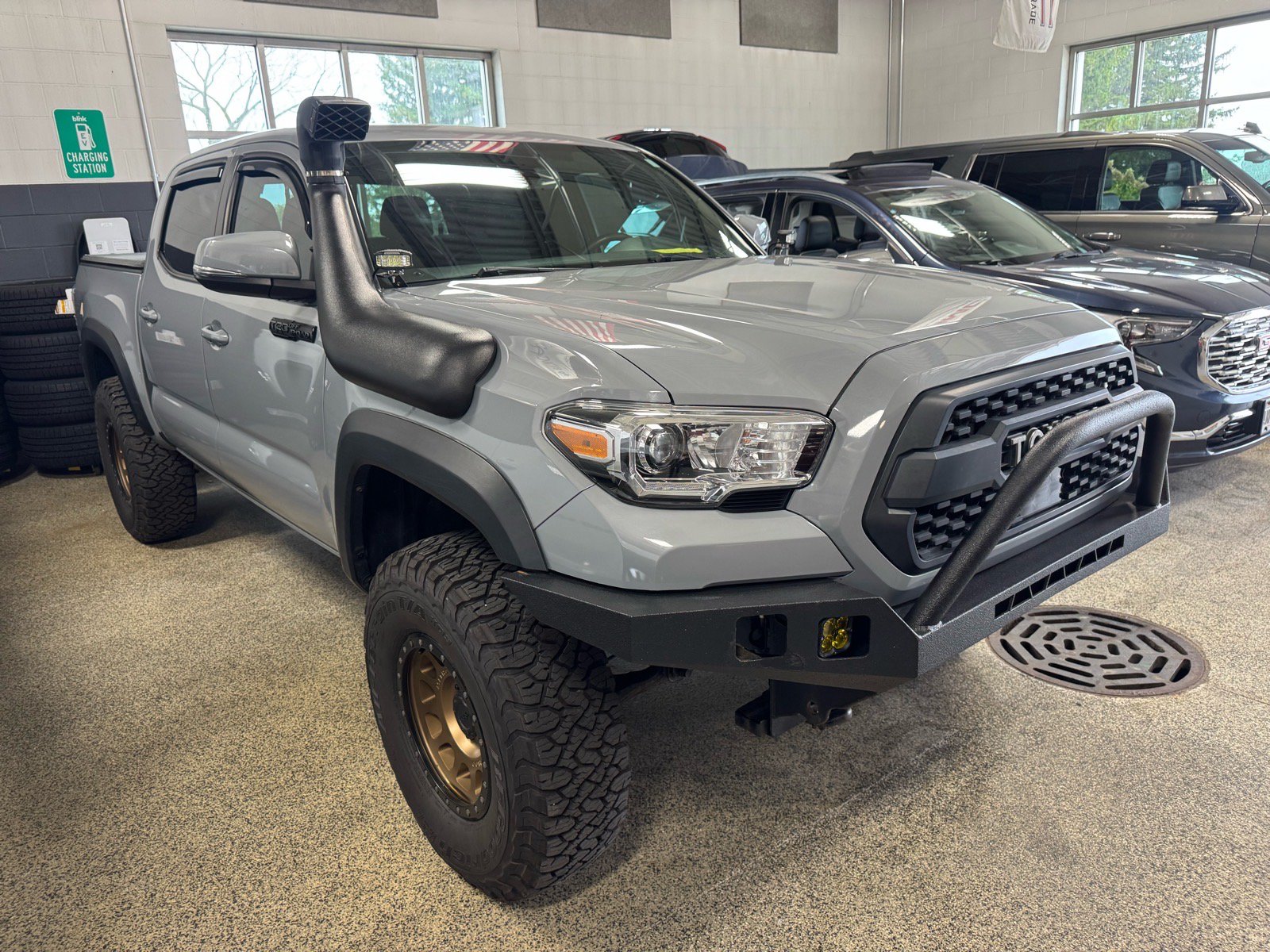 Used 2021 Toyota Tacoma TRD Sport AWD/4WD image 3