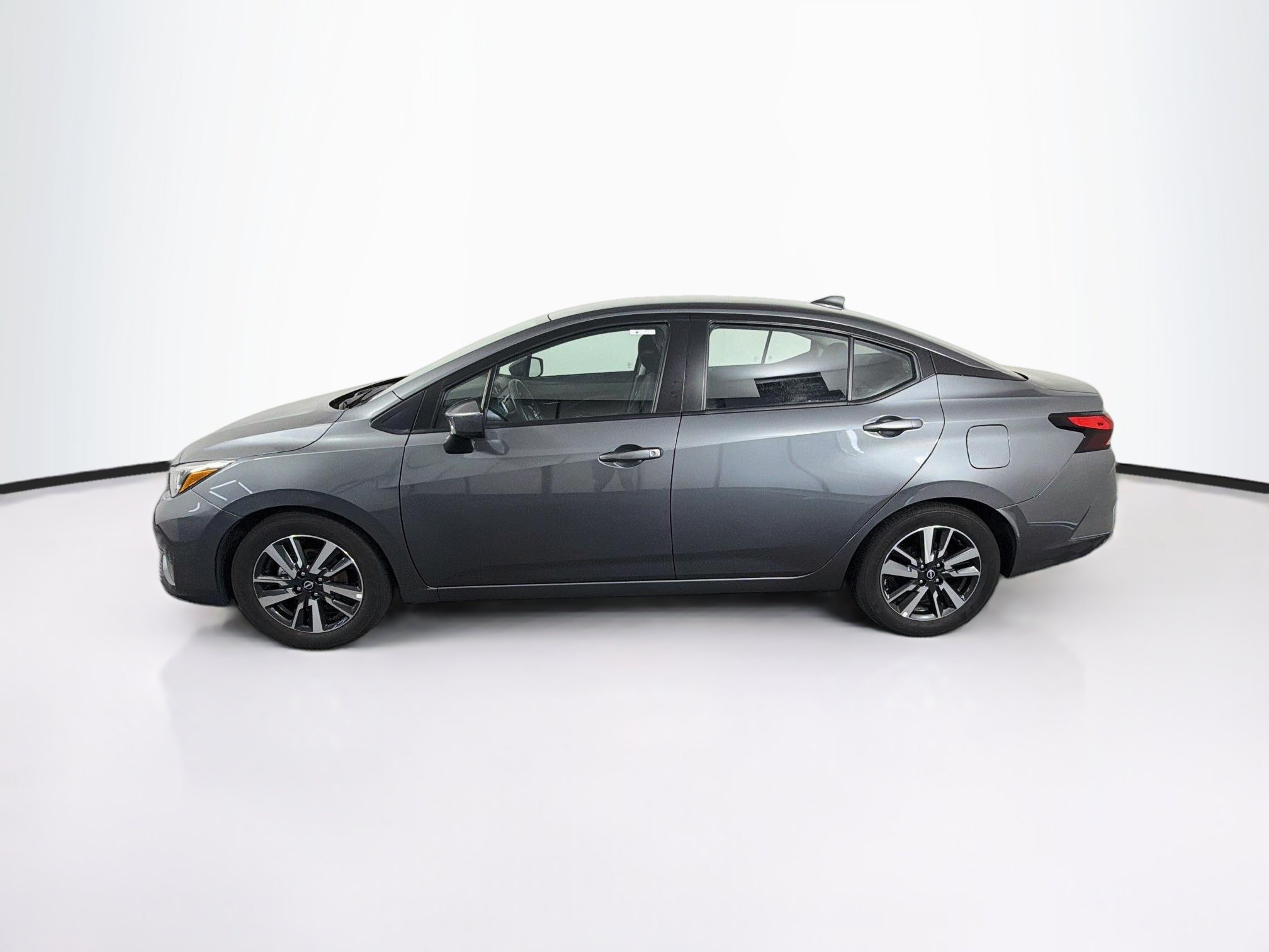 Used 2025 Nissan Versa SV FWD image 4