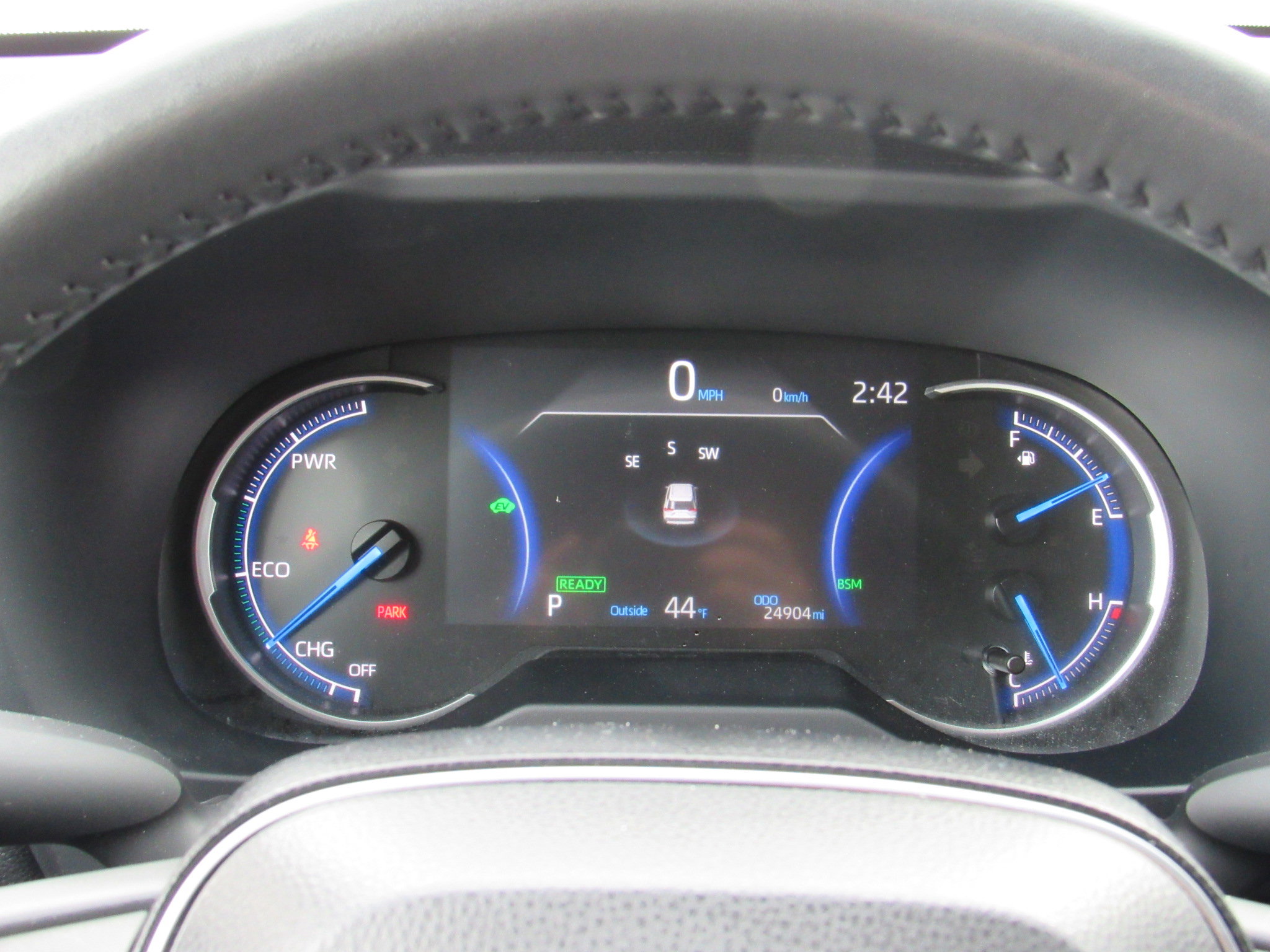 Used 2024 Toyota RAV4 SE image 17