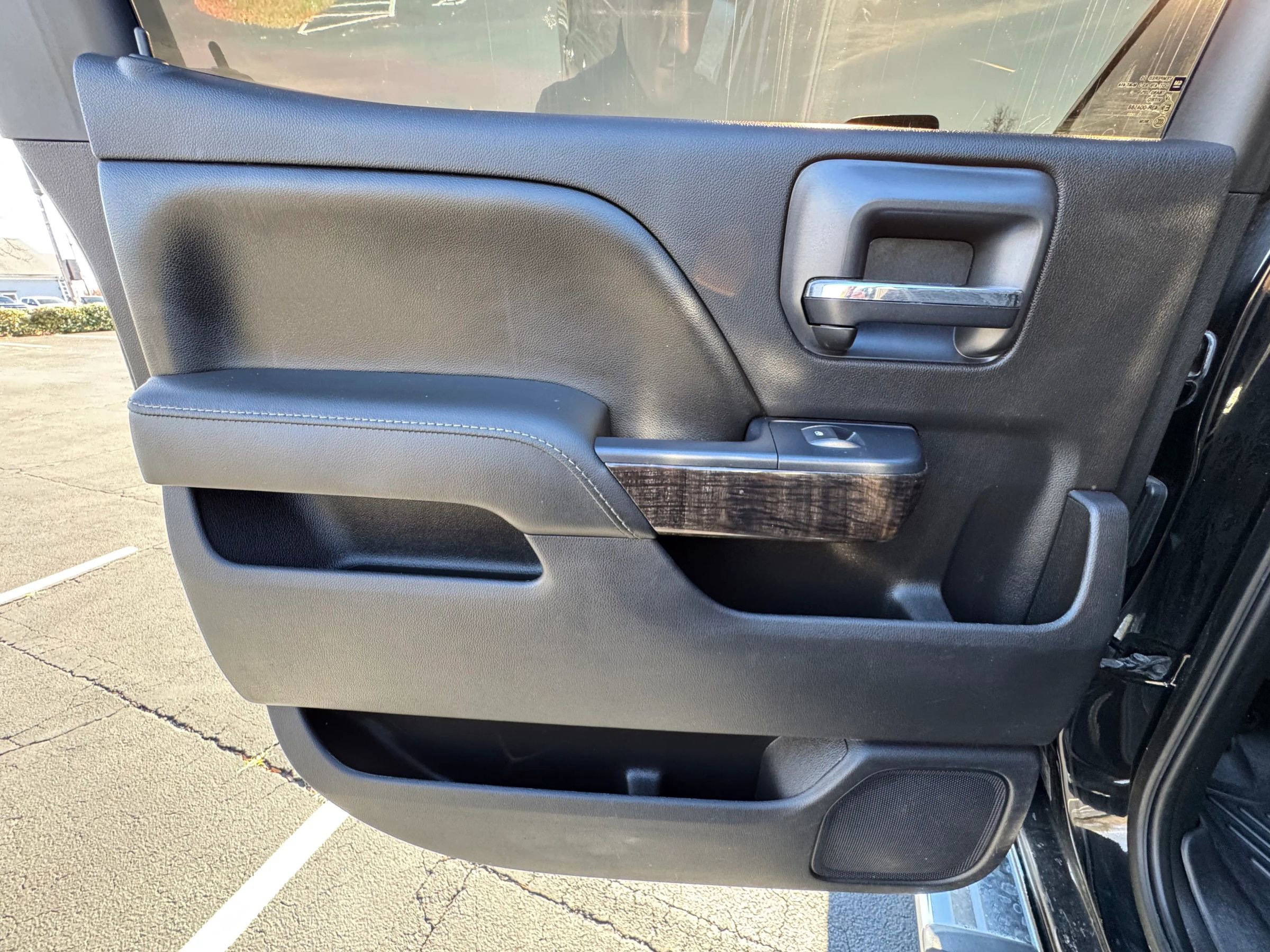 Used 2016 GMC Sierra 2500 Denali w/ Duramax Plus Package AWD/4WD image 18