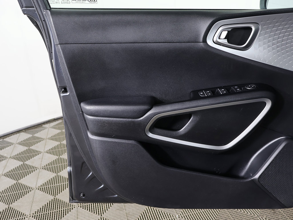 Used 2020 Kia Soul LX FWD image 17