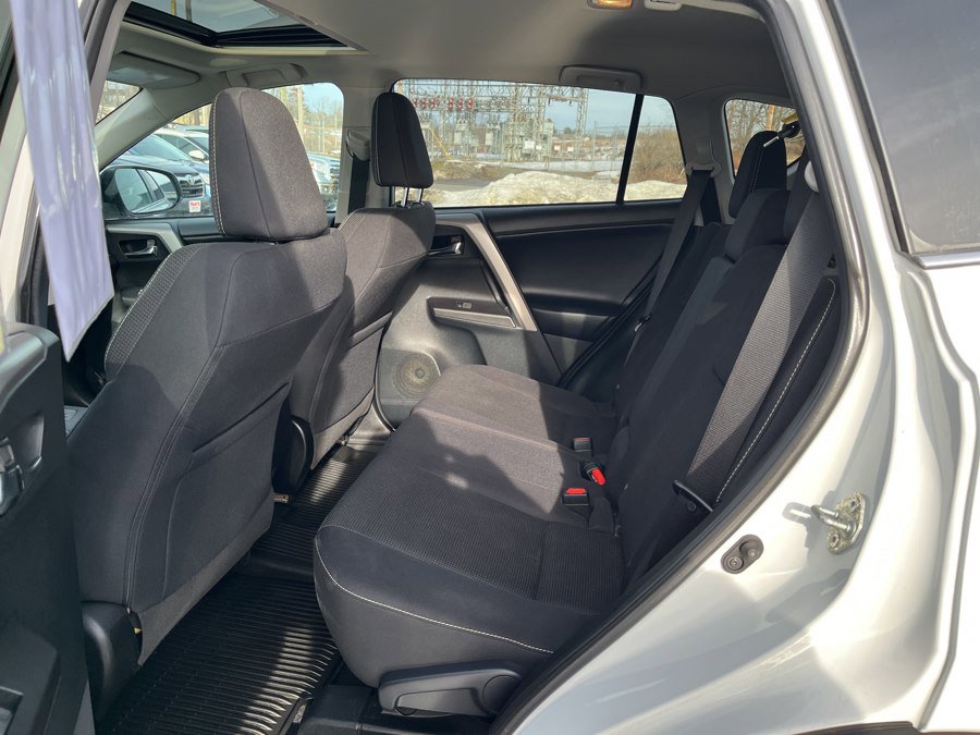 Used 2018 Toyota RAV4 XLE AWD/4WD image 5