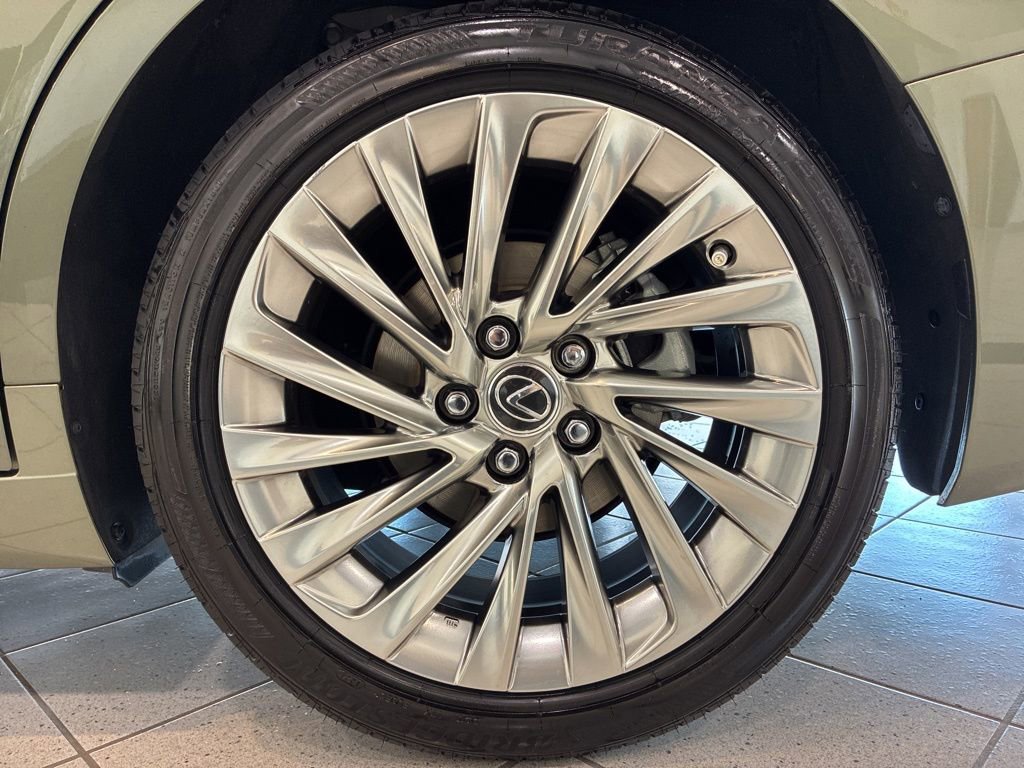 Certified 2019 Lexus ES 300h Ultra Luxury image 7