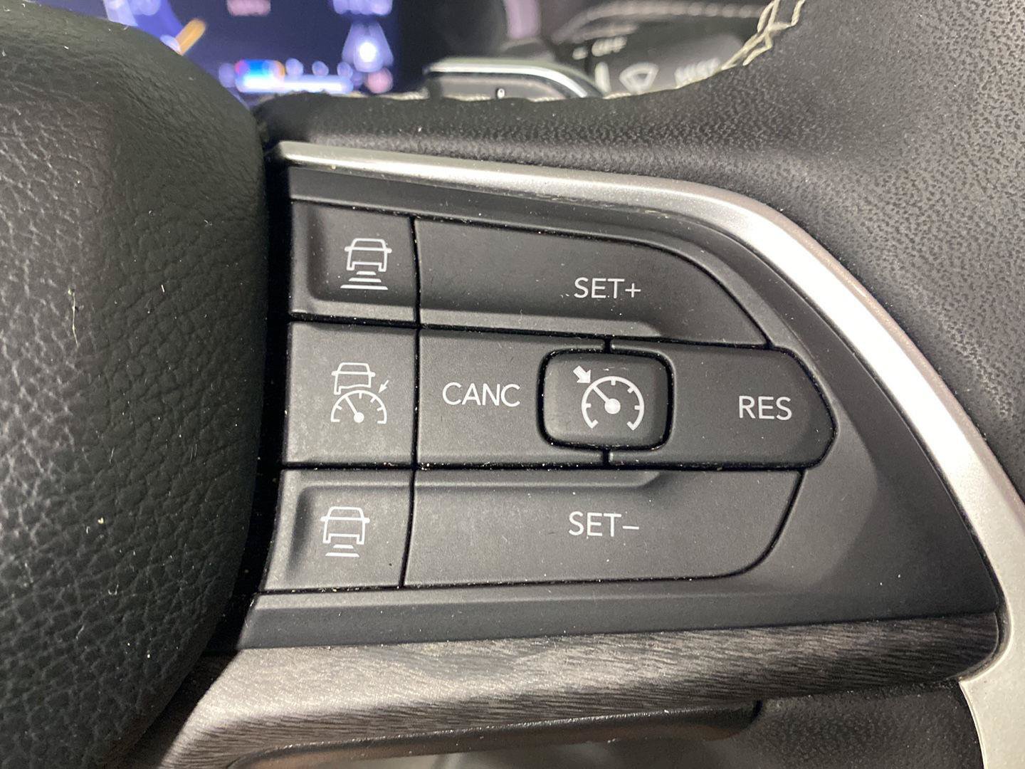 Used 2024 Jeep Grand Cherokee Limited AWD/4WD image 9