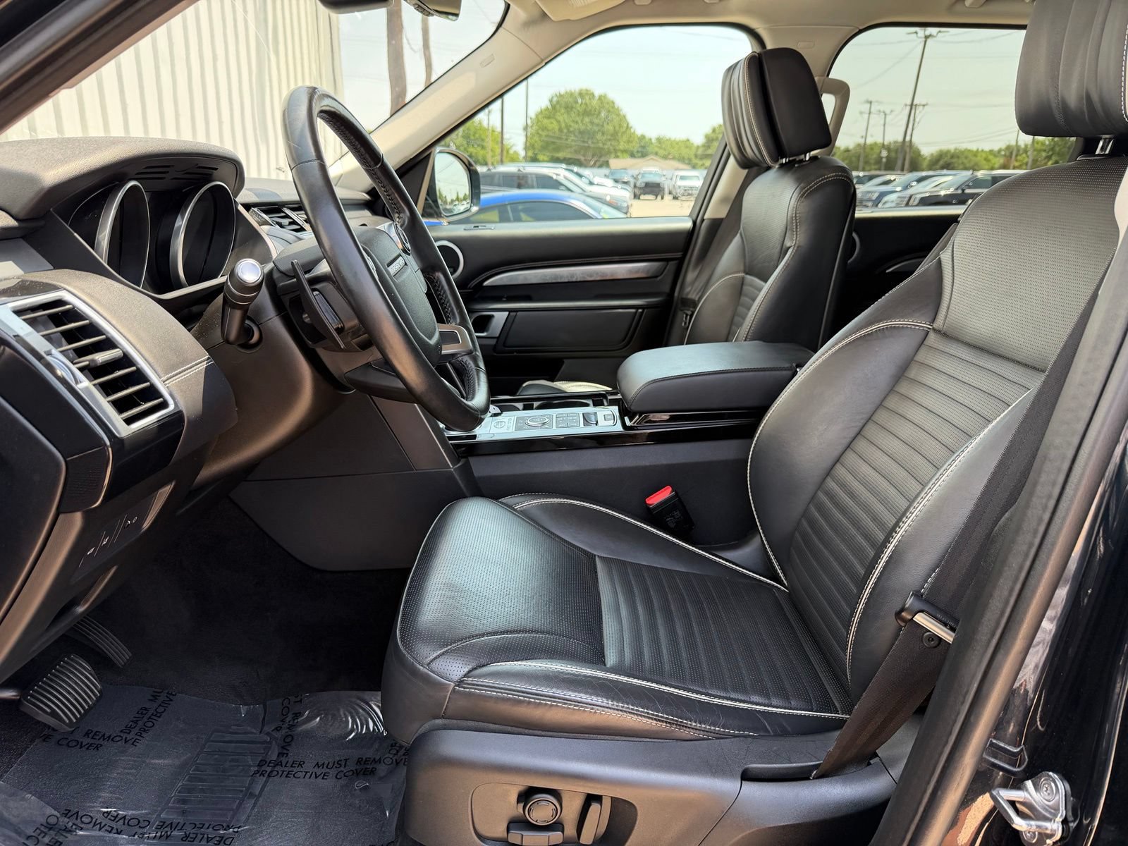 Used 2017 Land Rover Discovery First Edition AWD/4WD image 20
