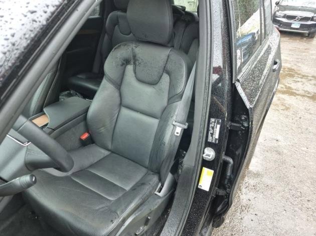 Used 2023 Volvo XC90 T8 Plus w/ Protection Package image 6