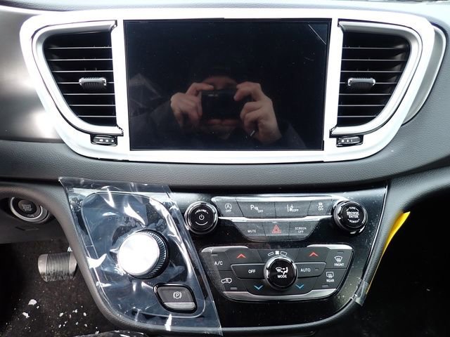 New 2026 Chrysler Voyager LX image 21