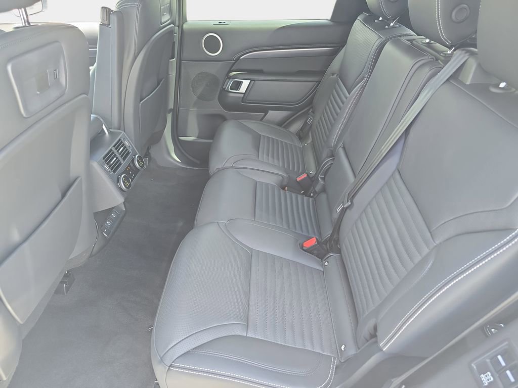 Certified 2025 Land Rover Discovery Metropolitan Edition AWD/4WD image 16