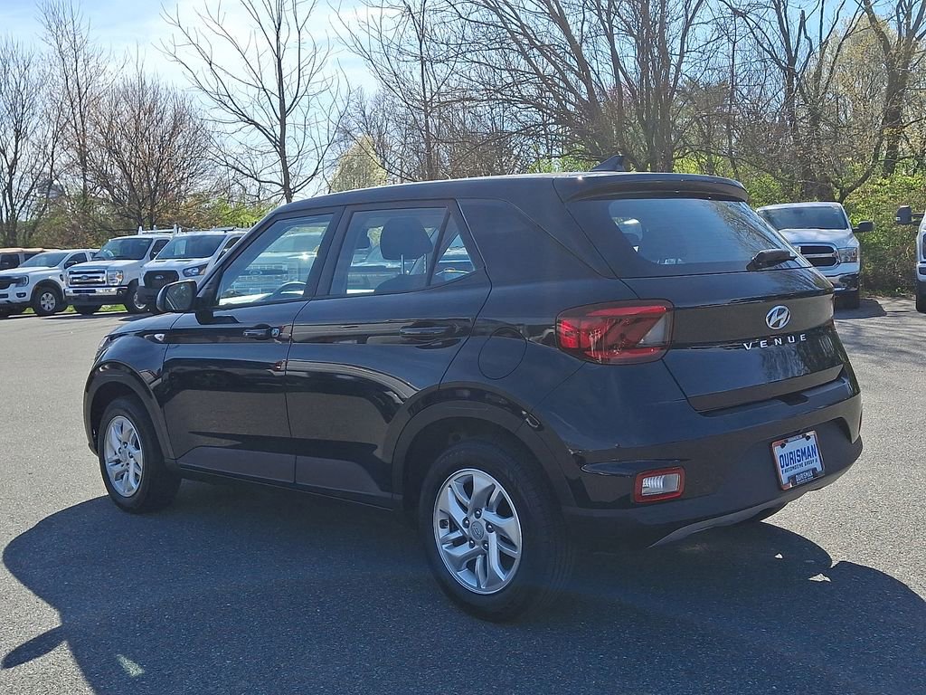 Used 2022 Hyundai Venue SE w/ Cargo Package image 4