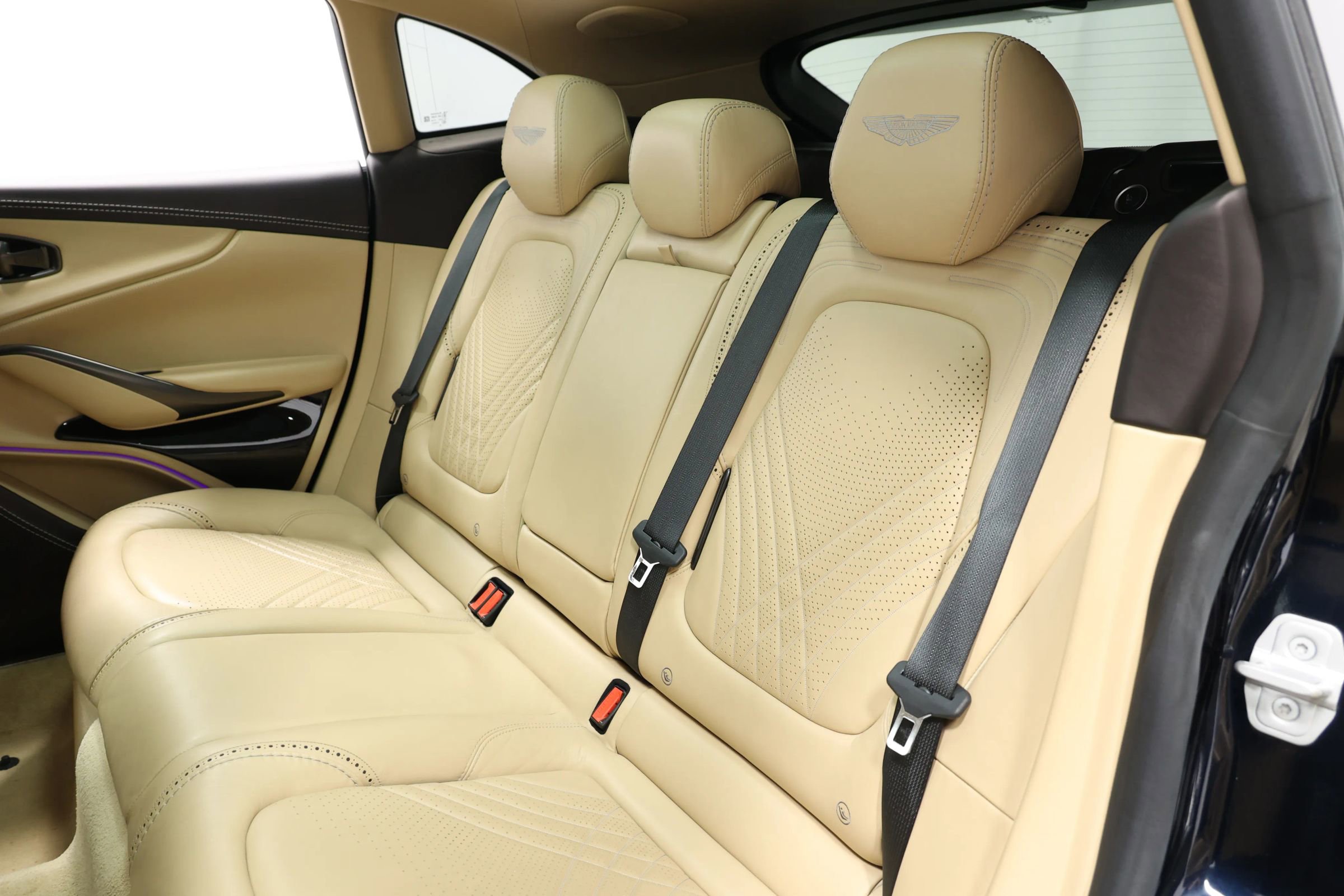 Used 2021 Aston Martin DBX image 53