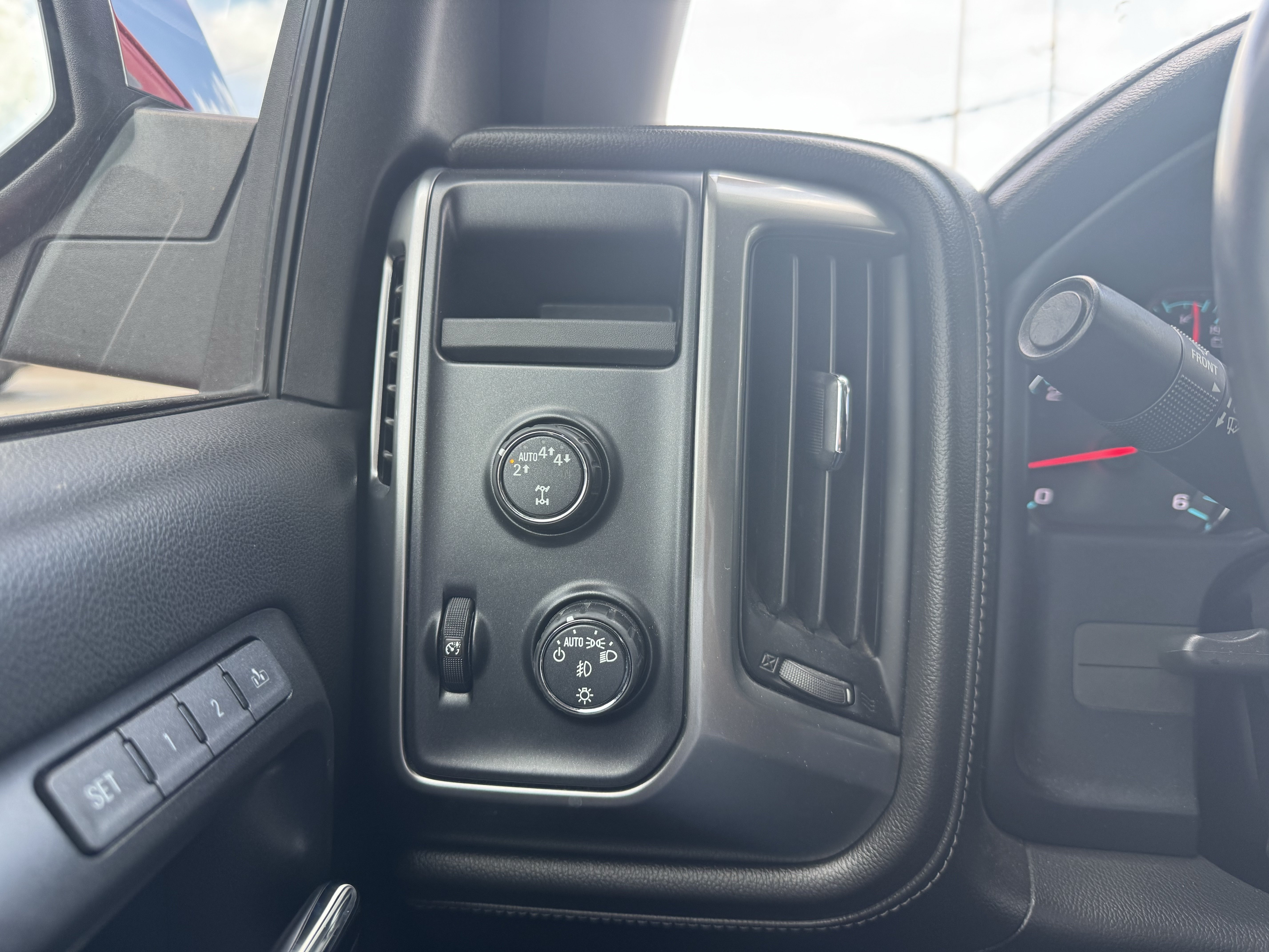Used 2018 Chevrolet Silverado 1500 LTZ w/ Texas Edition AWD/4WD image 17