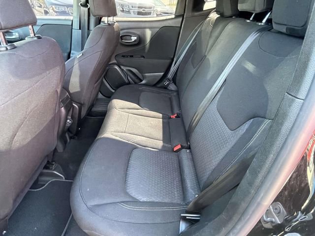 Used 2021 Jeep Renegade Latitude AWD/4WD image 12