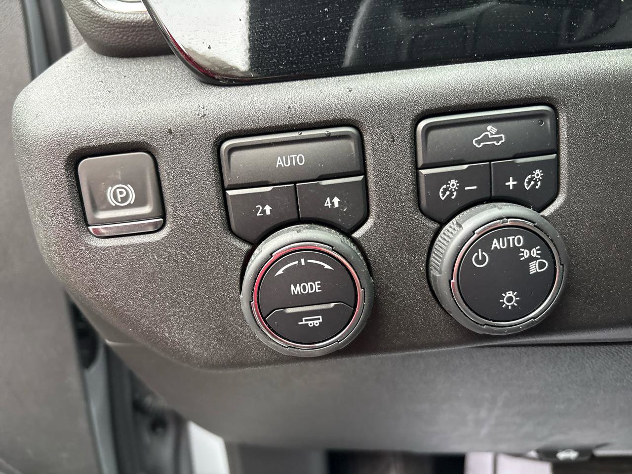 Used 2024 Chevrolet Silverado 1500 LT AWD/4WD image 12