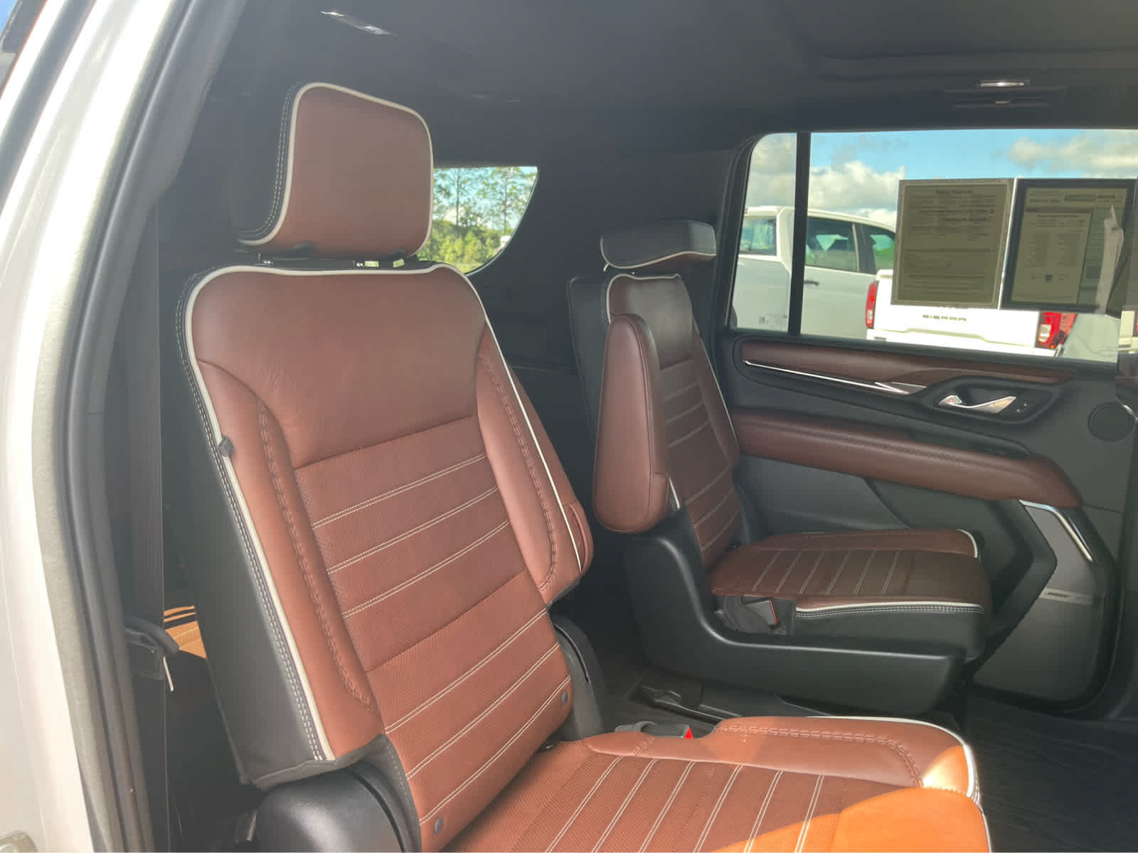 Used 2023 GMC Yukon XL Denali Ultimate AWD/4WD image 24