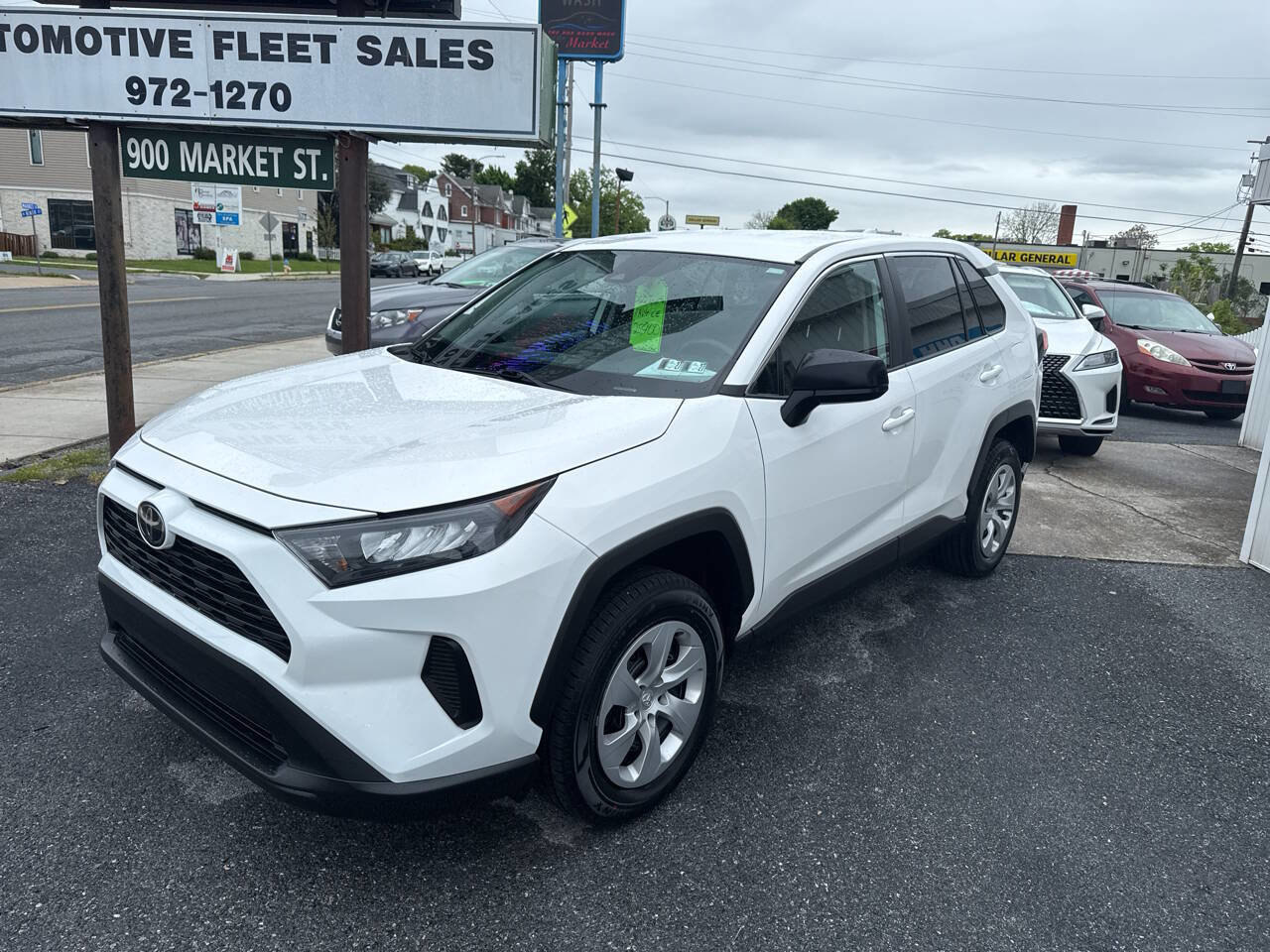 Used 2022 Toyota RAV4 LE AWD/4WD image 1