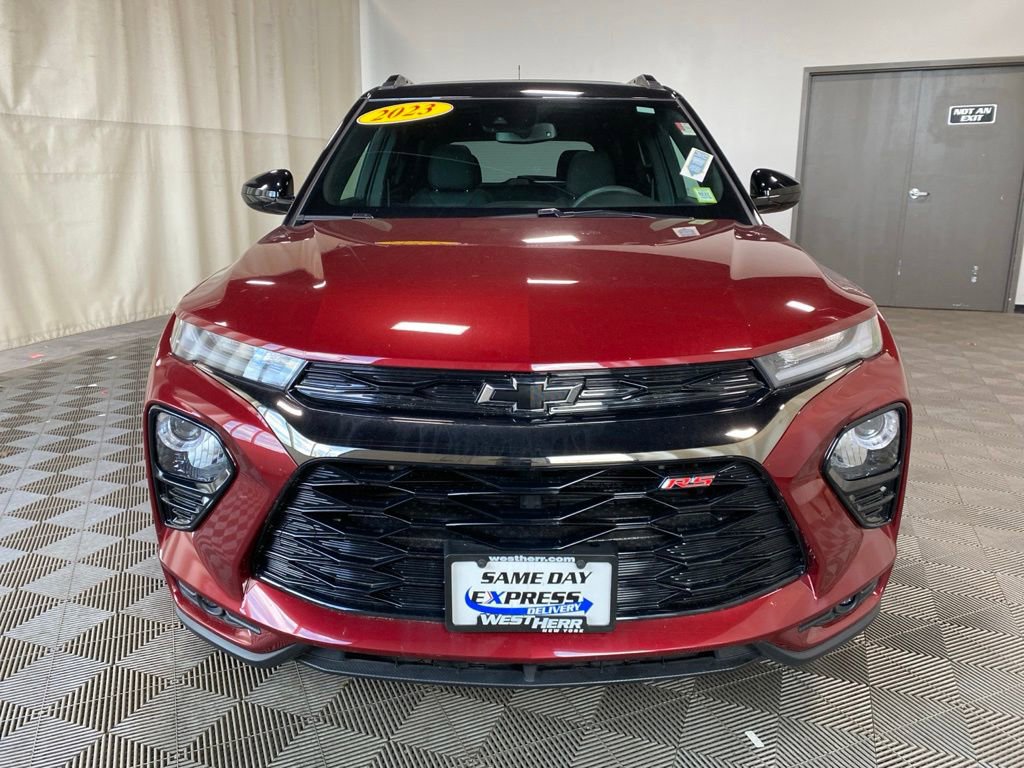Used 2023 Chevrolet TrailBlazer RS w/ Sun and Liftgate Package FWD image 3