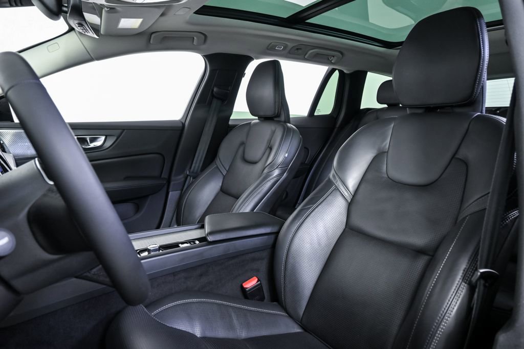 Certified 2024 Volvo V60 B5 Cross Country Ultimate image 7