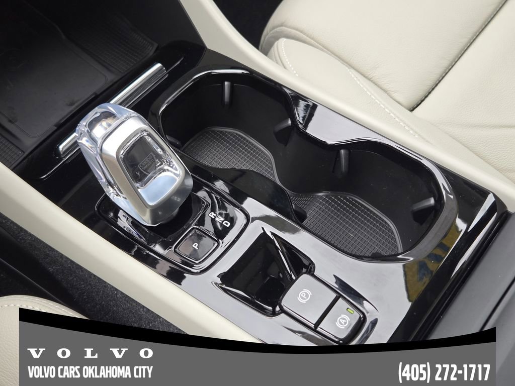 Certified 2023 Volvo XC40 B5 Ultimate w/ Protection Package Premier image 19