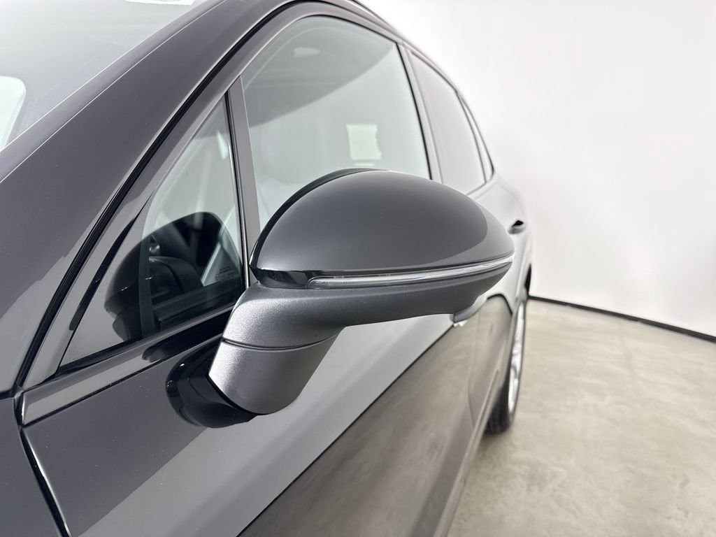 Certified 2023 Porsche Cayenne Platinum Edition image 12