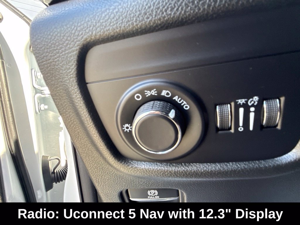 Used 2026 Jeep Grand Cherokee Altitude AWD/4WD image 14