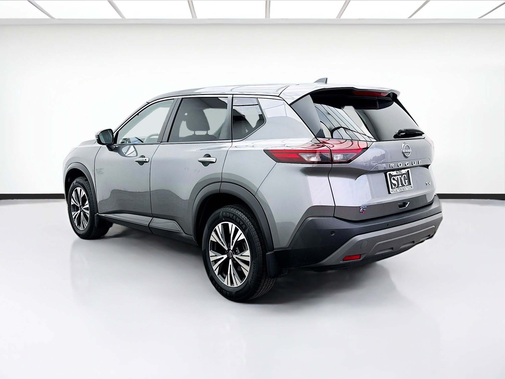 Used 2023 Nissan Rogue SV image 6