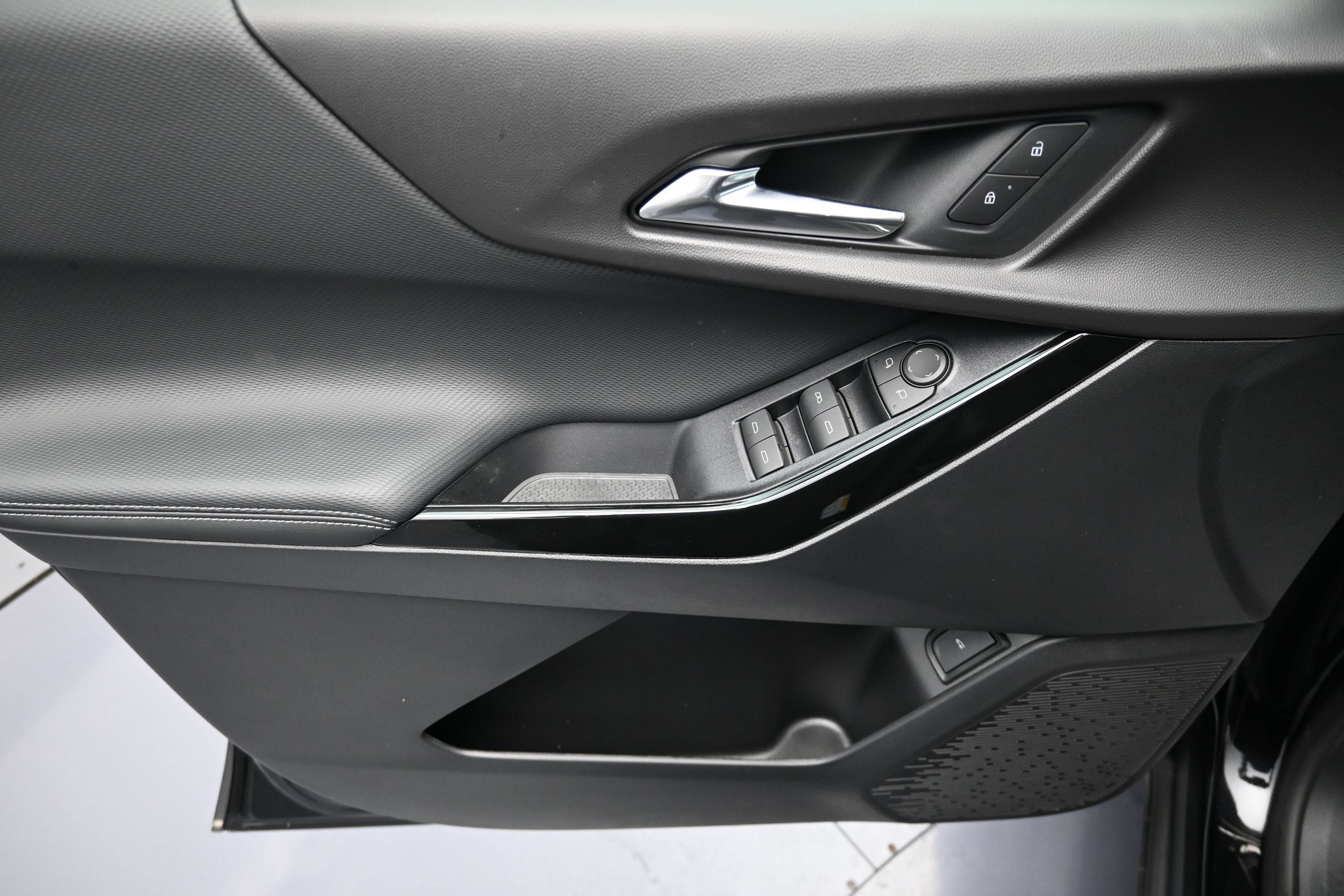 New 2027 Chevrolet Equinox LT w/ Convenience Package II FWD image 28