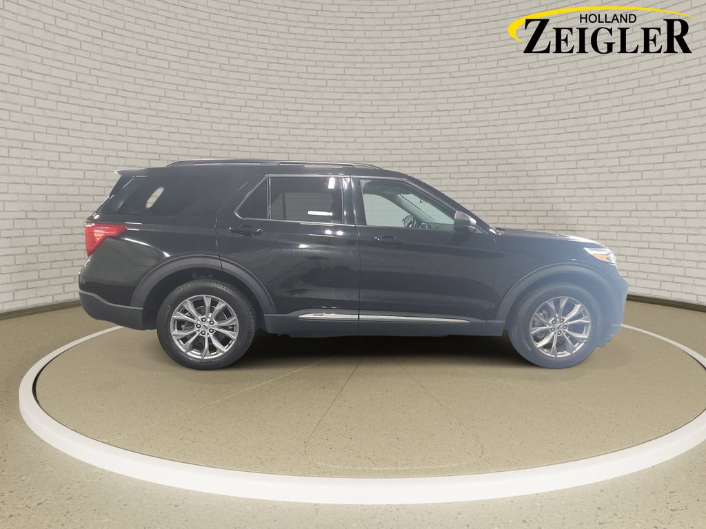 Used 2022 Ford Explorer XLT w/ Equipment Group 202A AWD/4WD image 4