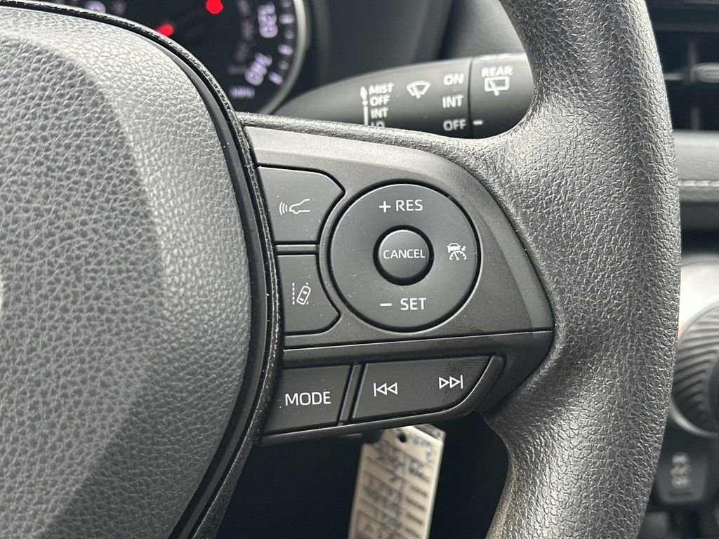 Used 2021 Toyota RAV4 LE image 23