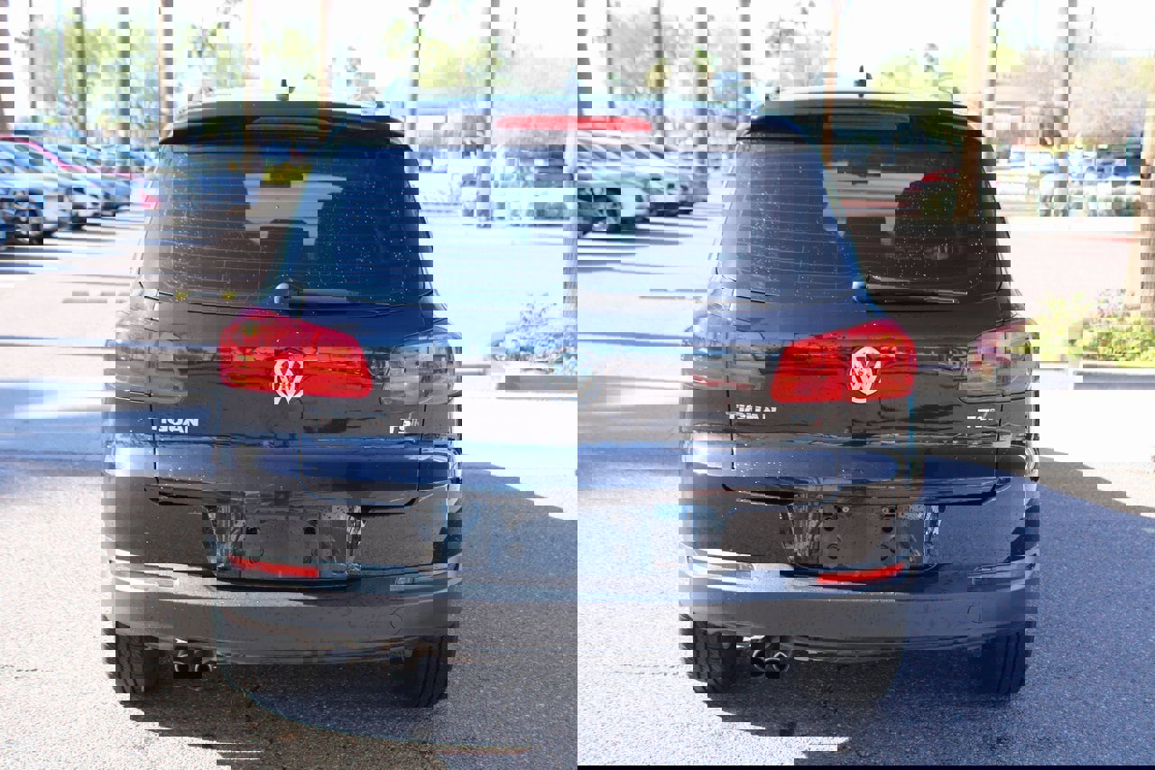 Used 2017 Volkswagen Tiguan S image 4