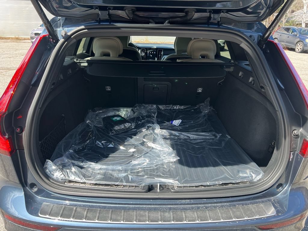 New 2026 Volvo V60 B5 Cross Country Ultra w/ Protection Package Premier AWD/4WD image 26