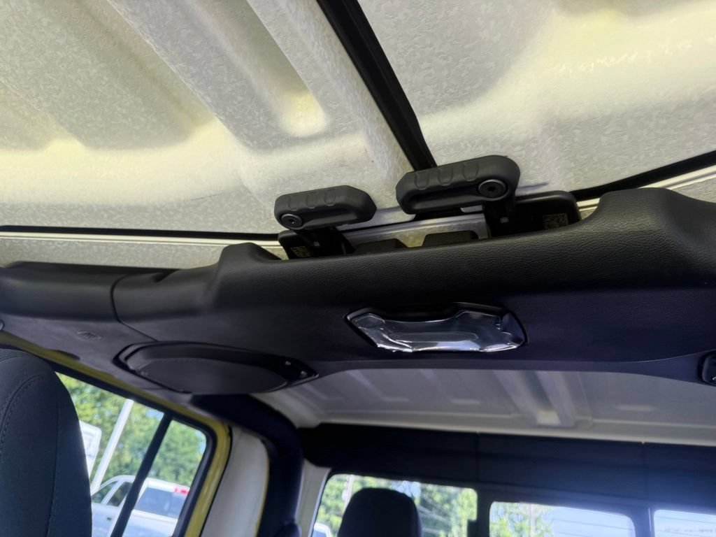 Used 2023 Jeep Gladiator Sport AWD/4WD image 34
